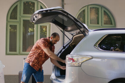 Sinais de desgaste no amortecedor elétrico de porta-malas